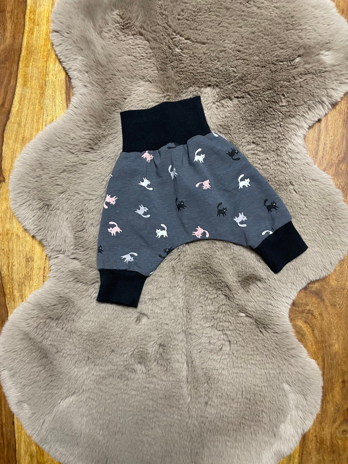 Größe: 56/62 Pumphose "Katzen"