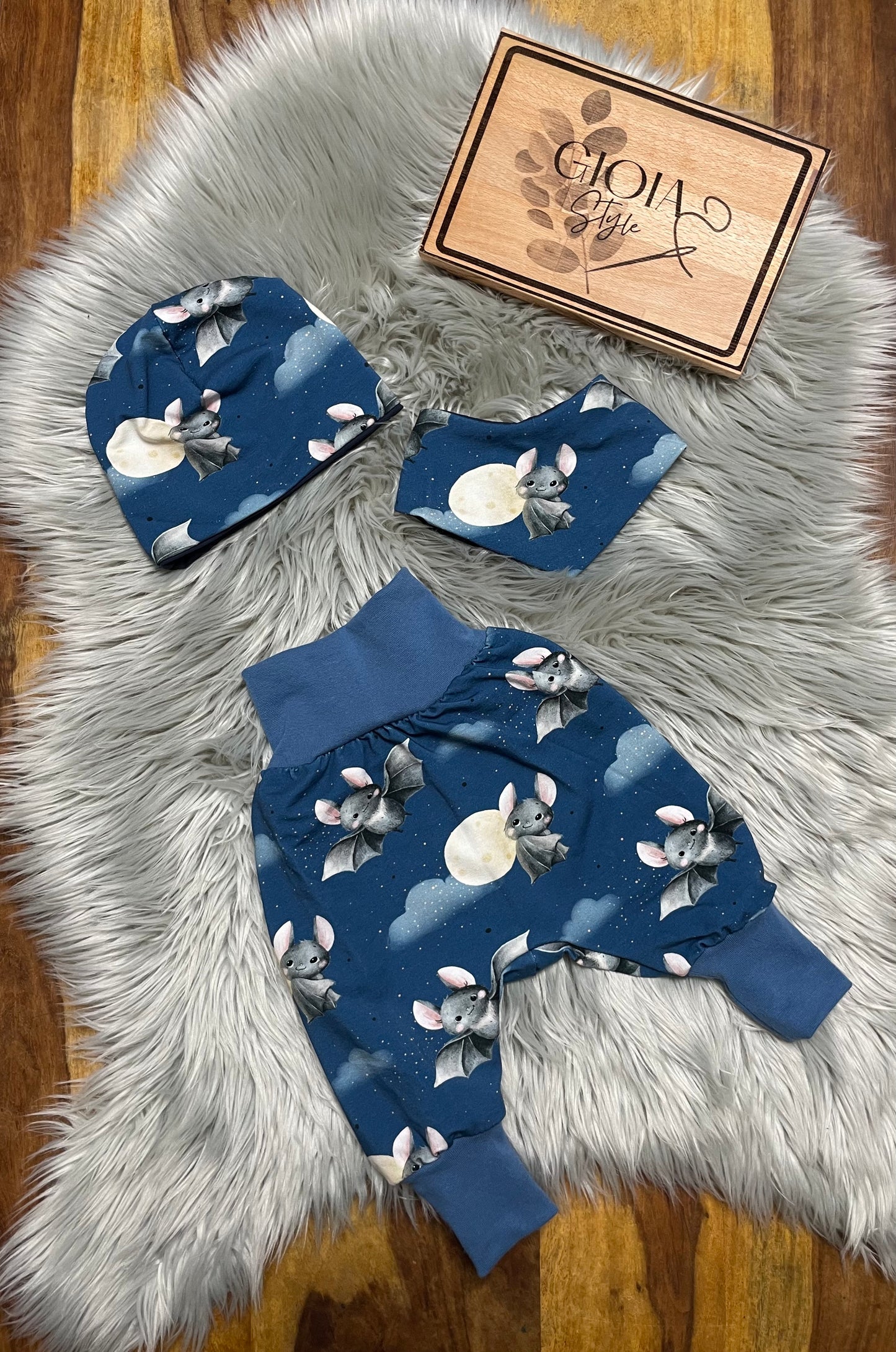 Größe: 62/68 Set: Pumphose, Halstuch + Mütze(41/43) "Fledermaus"