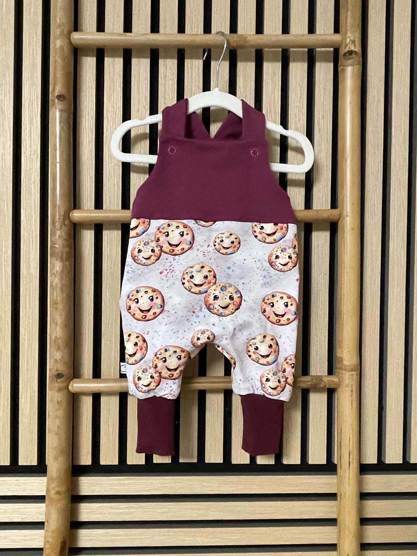 Größe: 56/62 Latzhose Kecks