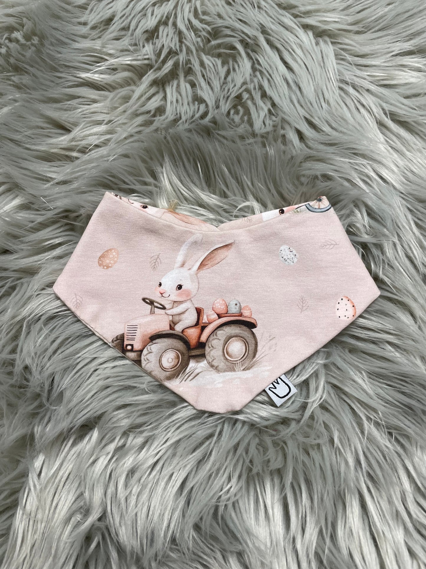 Größe: 50/74 Halstuch "Bauernhase"