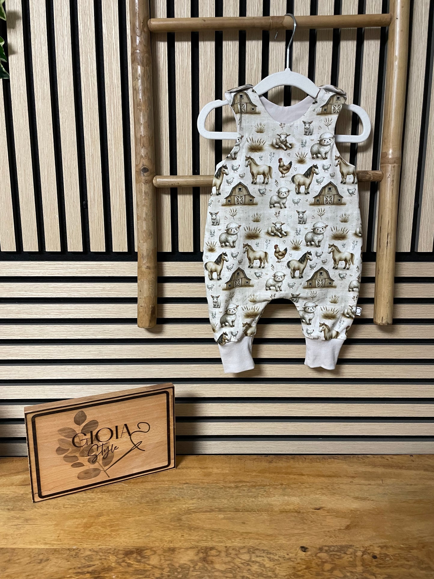 Größe: 50/56 STrampler Bauernhof