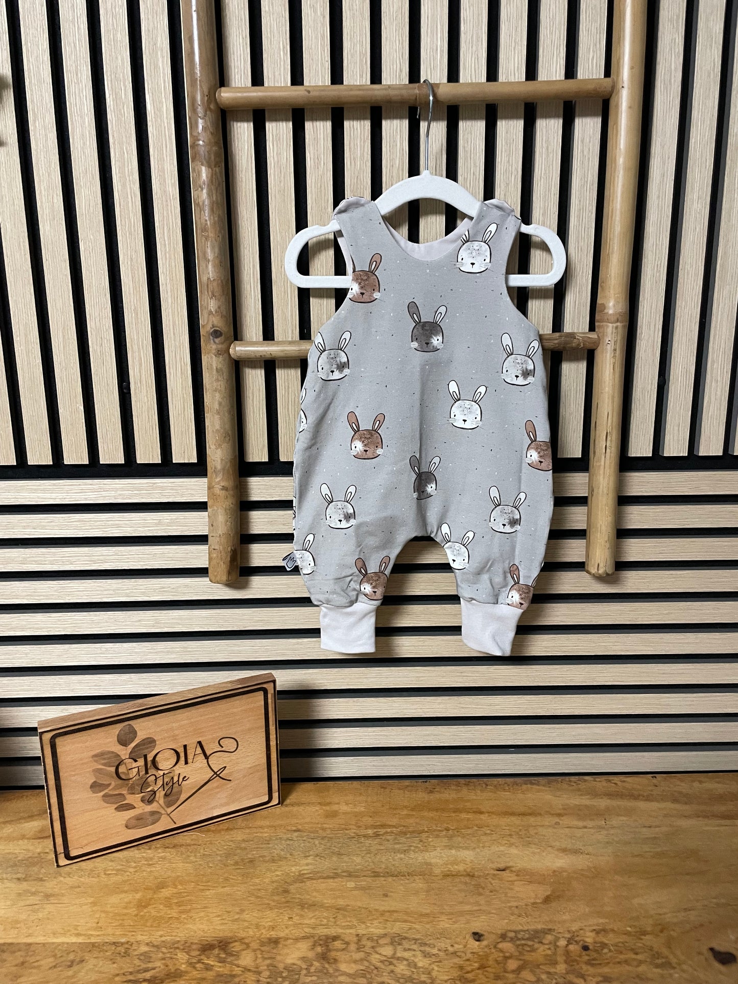 Größe: 50/56 Strampler Hasis