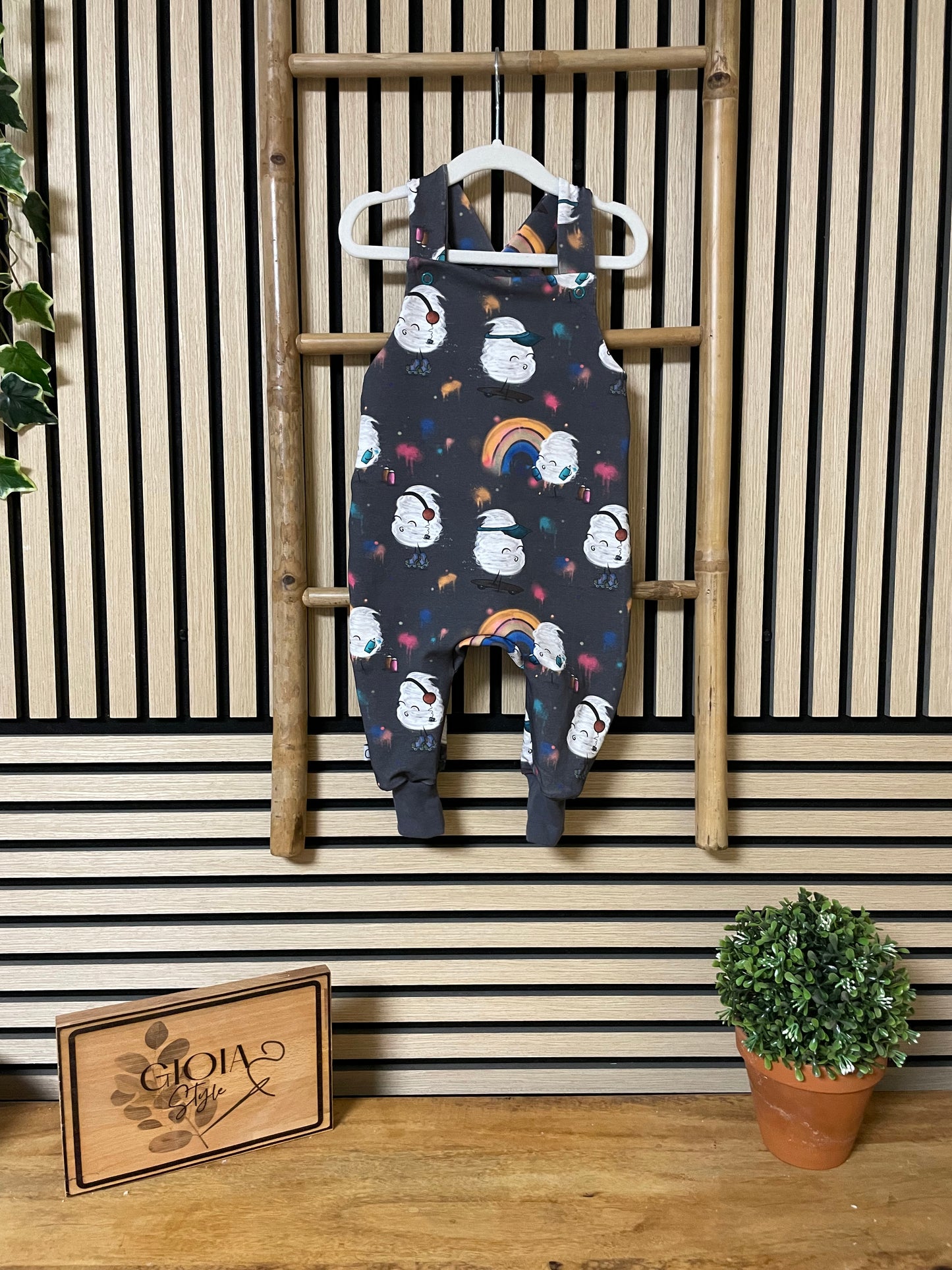 Größe: 80/86 Latzhose "Happy cloud"