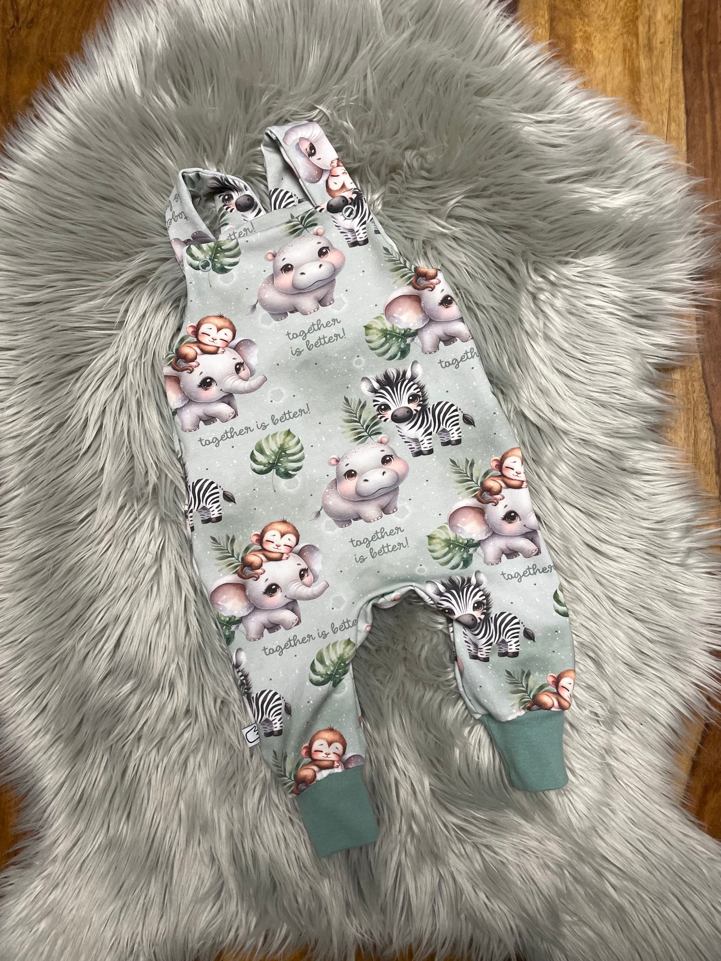 Größe: 68/74 Latzhose "Together is better"