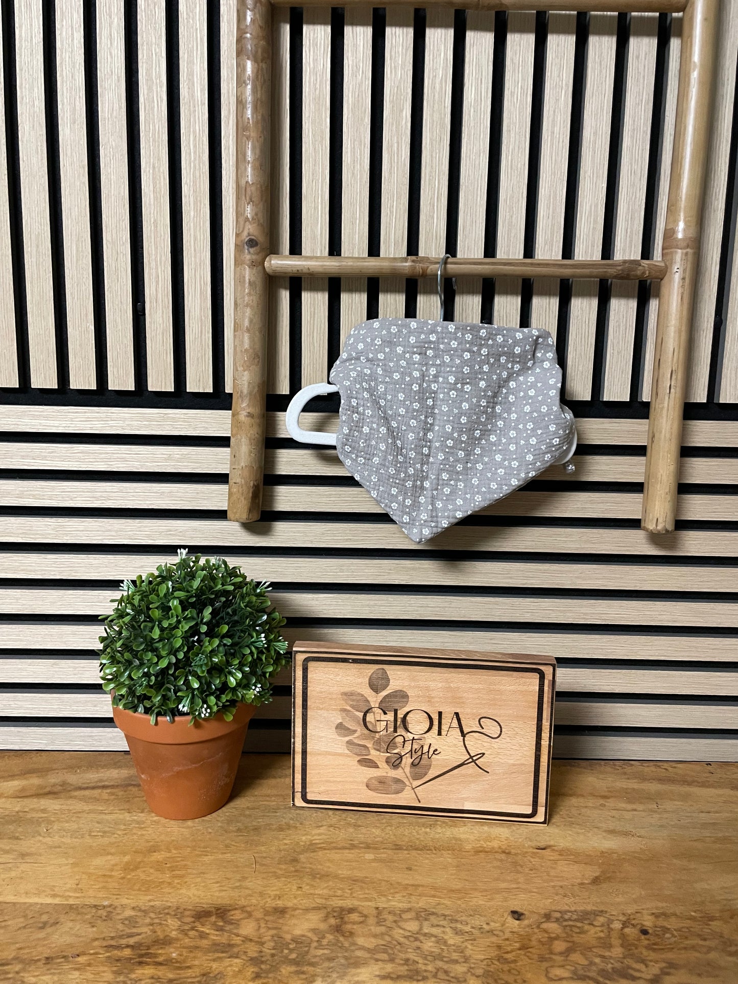 Halstuch Tupe mit Blumen