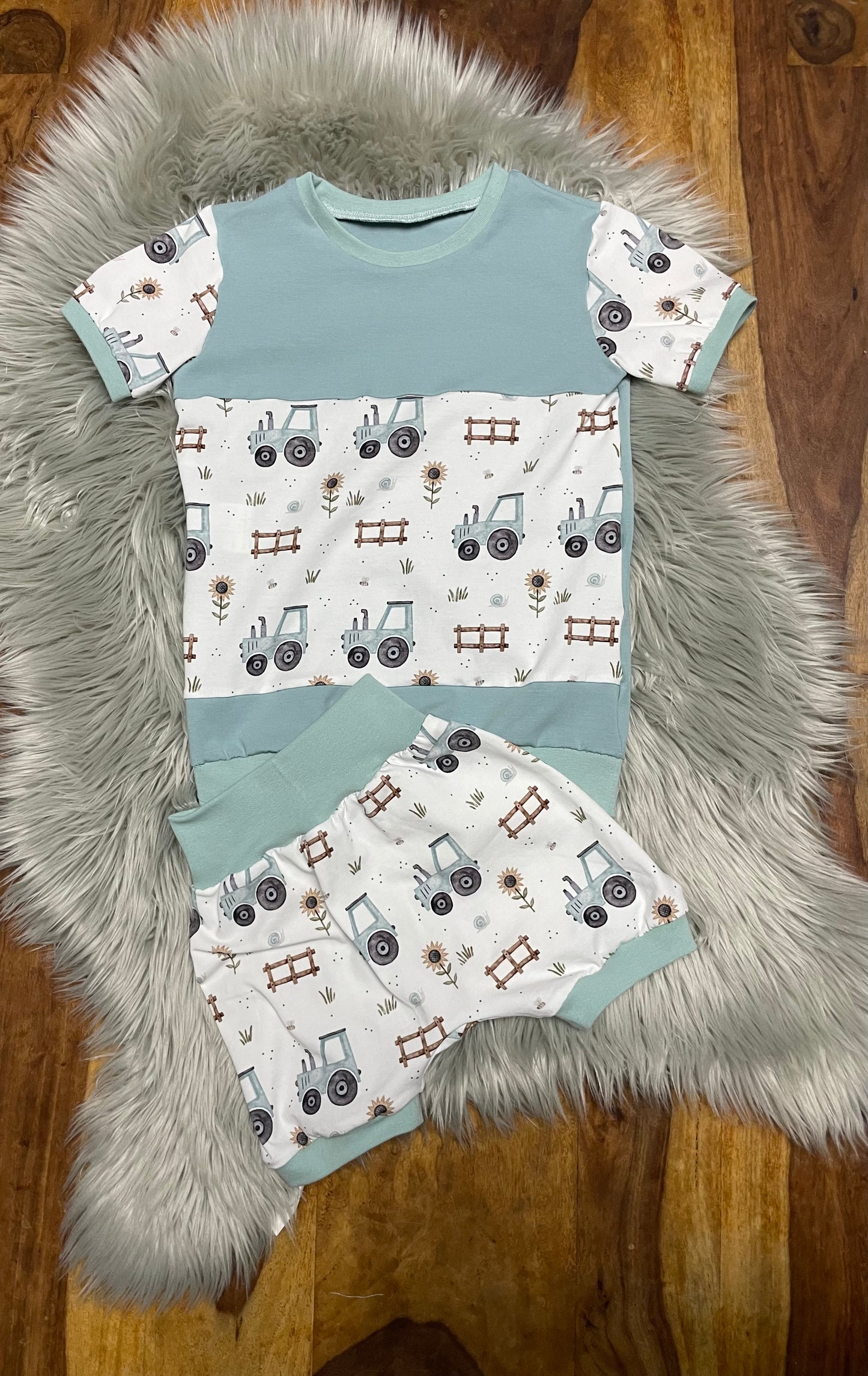 Größe: 98/104 Set aus Pumphose und Shirt