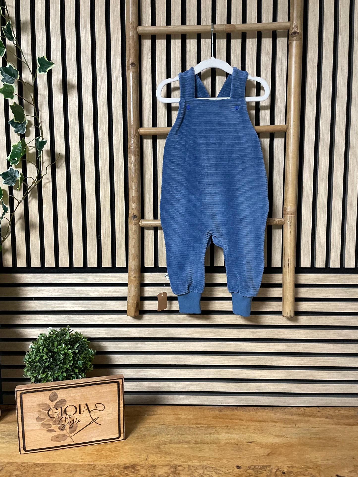 Größe: 86/92 Latzhose