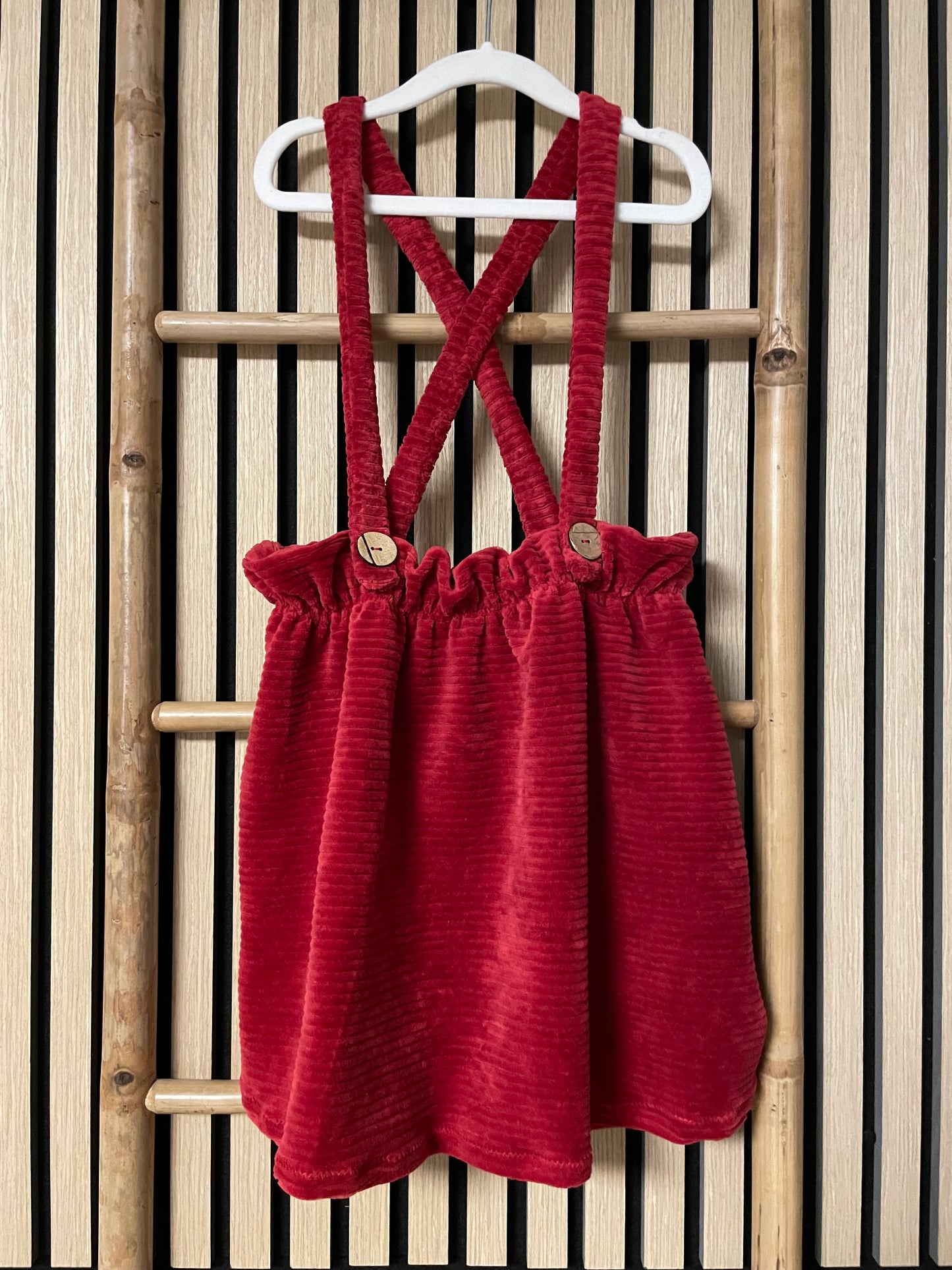 Größe: 110 Rock mit Träger "Rot"