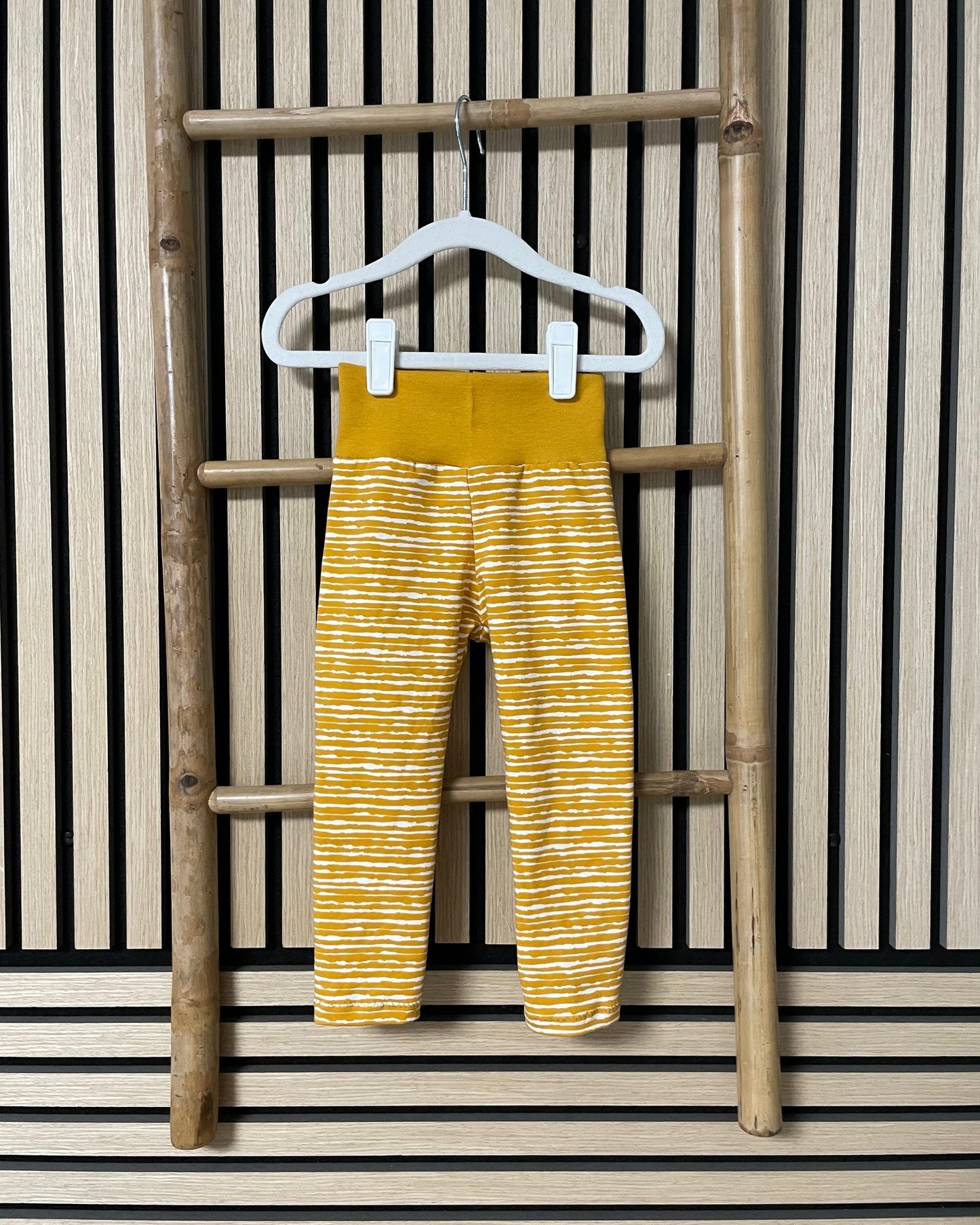 Größe: 74/80 Leggins "Senf gestreift"