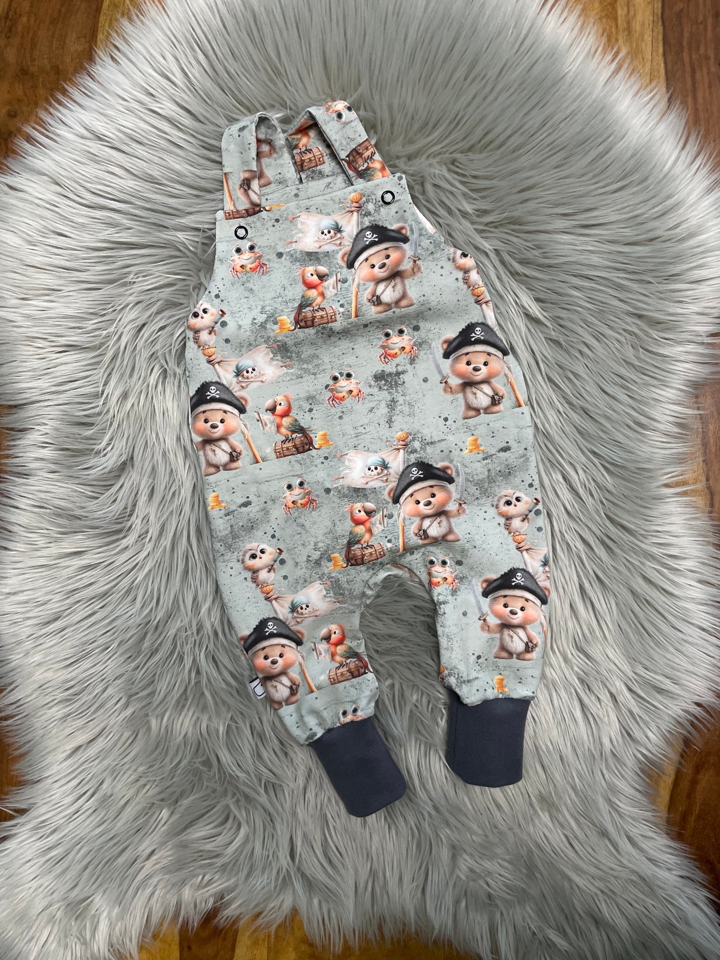 Größe: 68/74 Latzhose