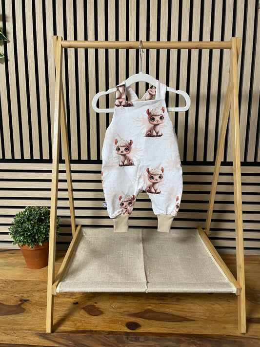 Größe: 56/62 Latzhose "Schaf"