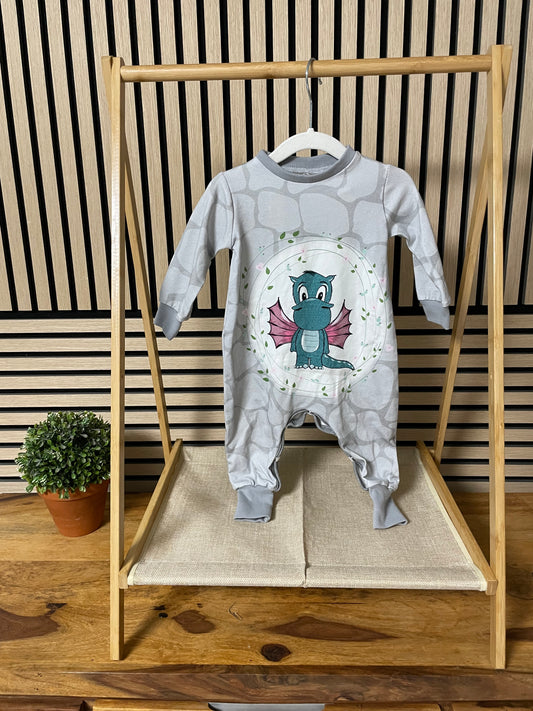 Größe: 62/68 Schlafanzug Drache