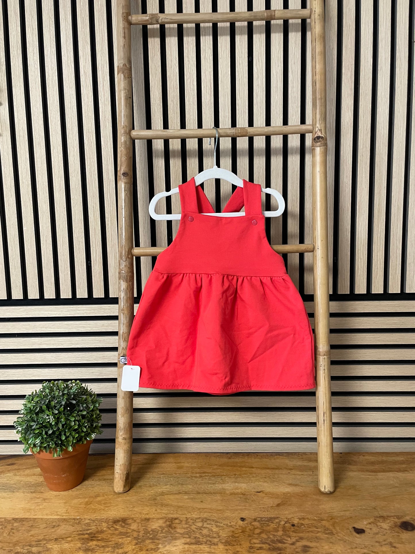 Größe: 80/86 Latzkleid "Rot"