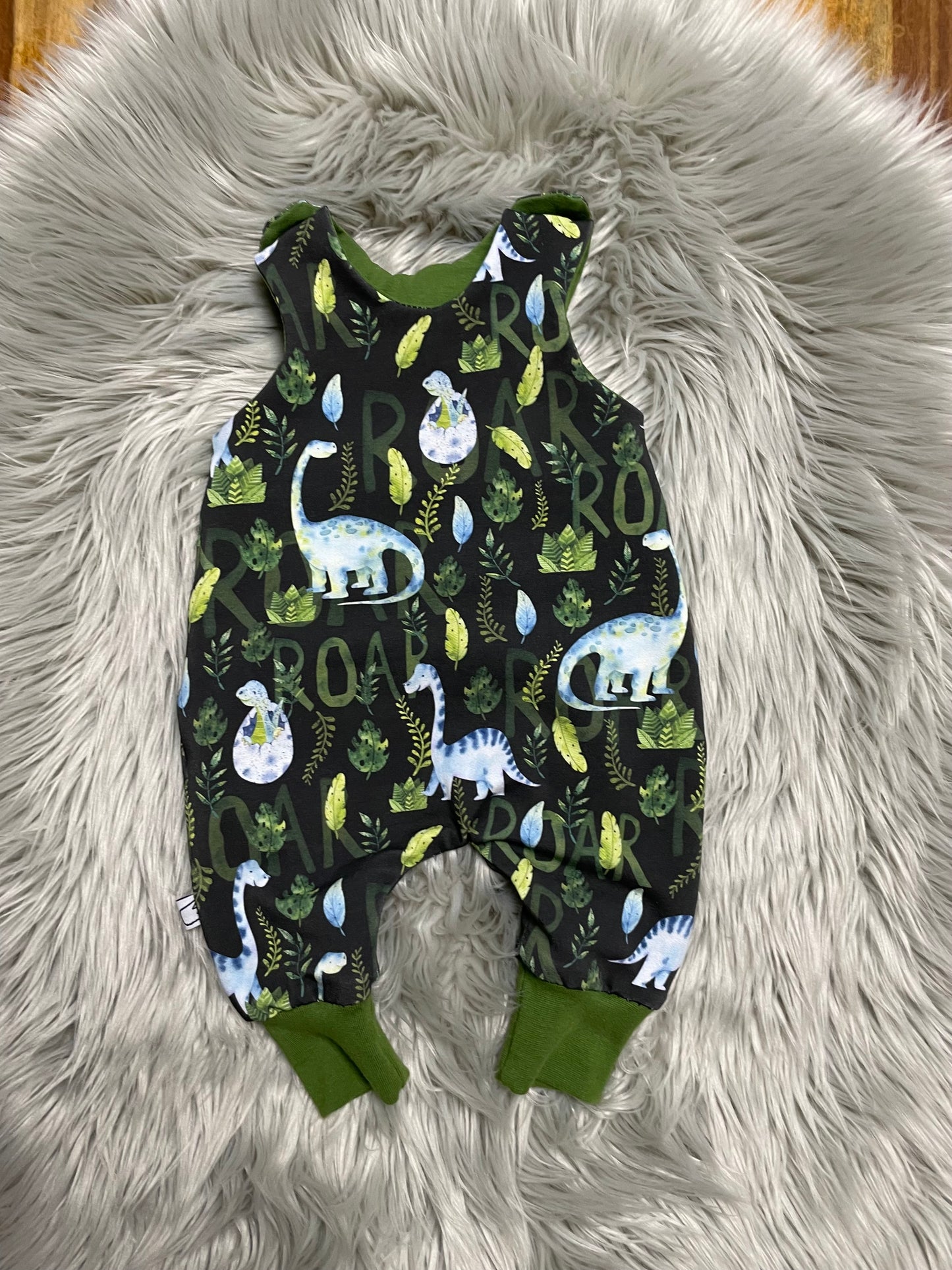 Größe: 50/56 Strampler "Dino"