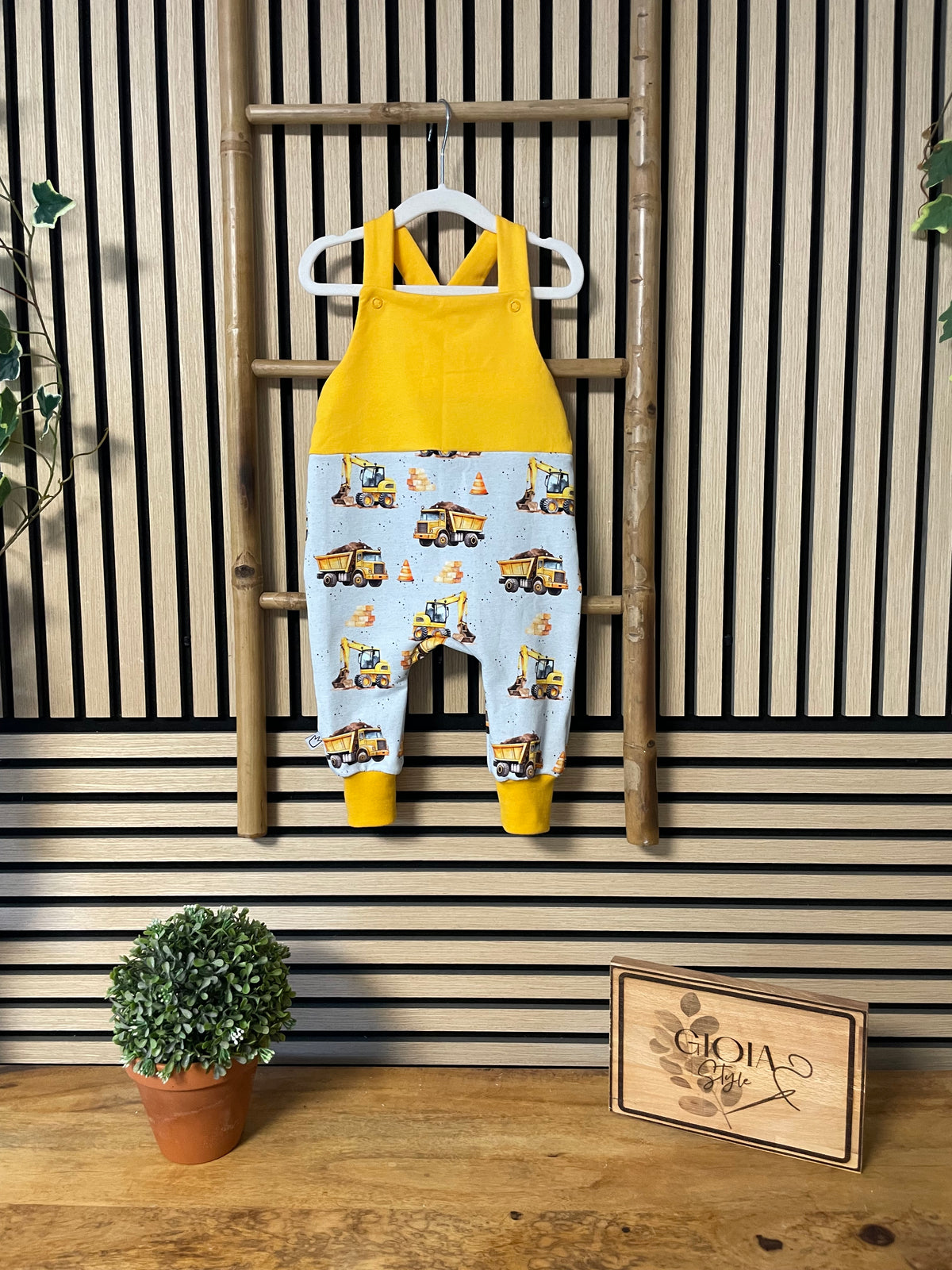 Größe: 80/86 Latzhose