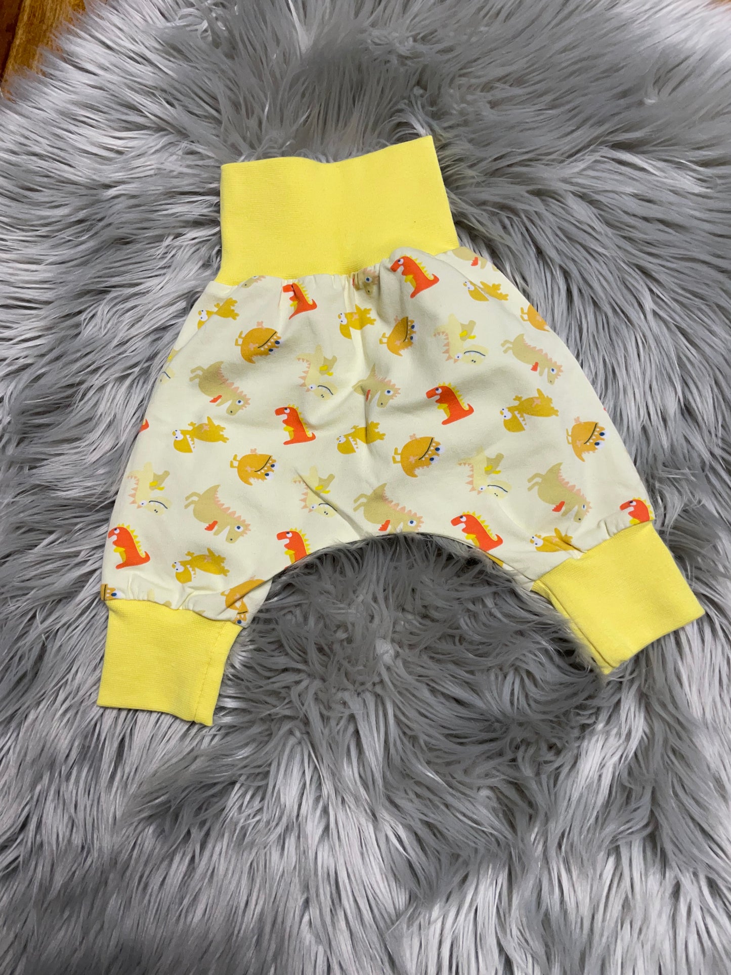 Größe: 56/62 Pumphose Dino