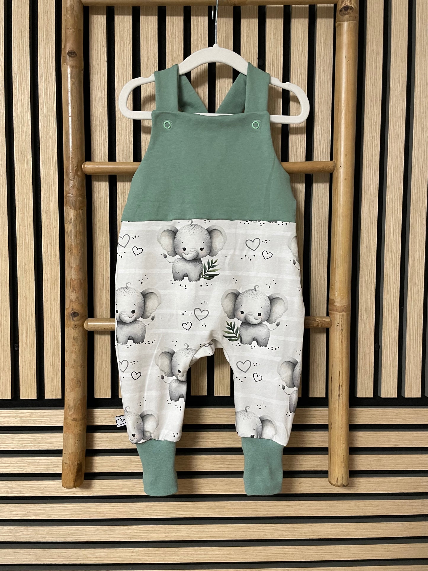 Größe: 80/86 Latzhose