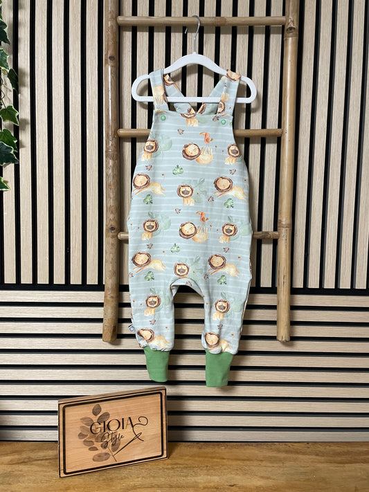 Größe: 92/98 Latzhose "Löwen Spaß"