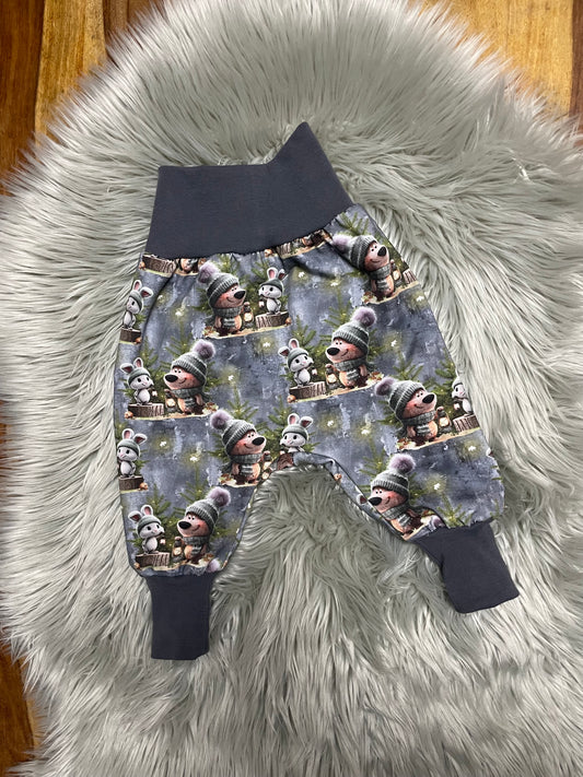 Größe: 74/80 Pumphose "Bär und Muas im Wald"