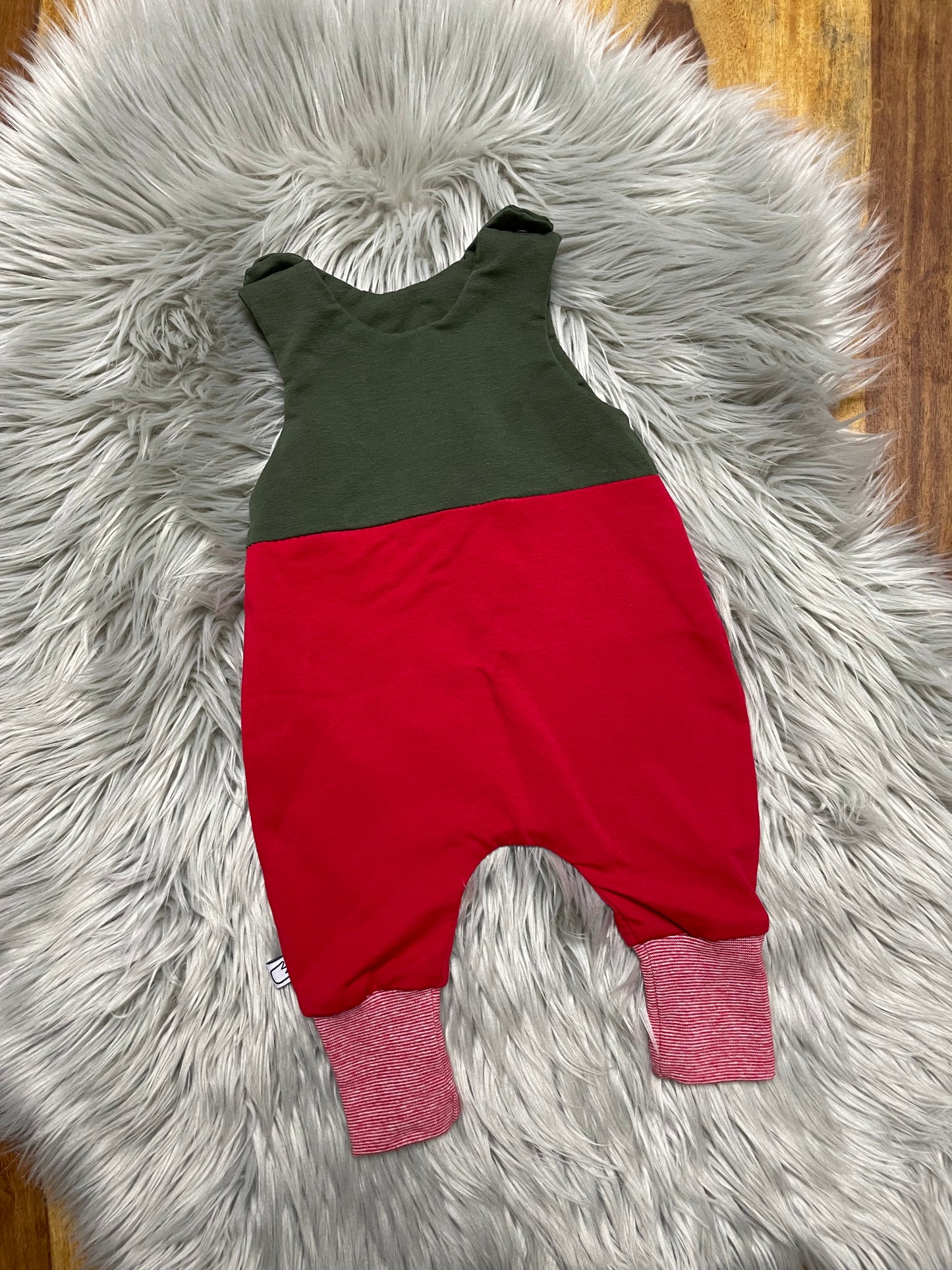 Größe: 50/56 Strampler Grün/Rot