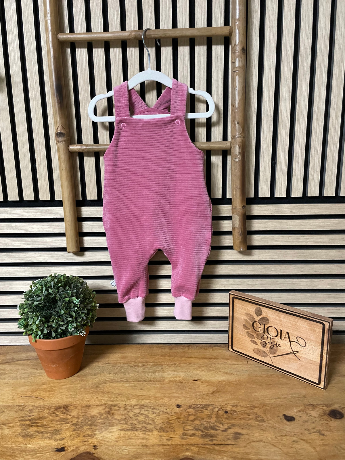 Größe: 68/74 Latzhose Pink