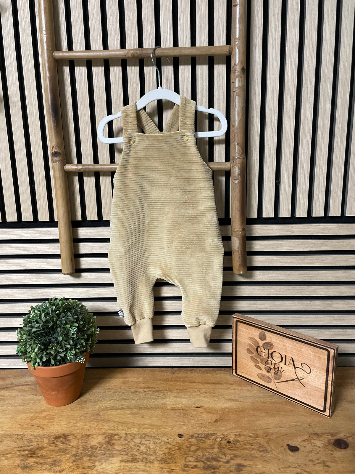 Größe: 68/74 Latzhose Camel