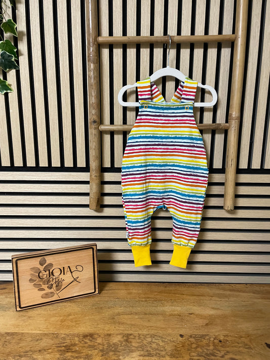 Größe: 68/74 Latzhose "bunt gestreift"