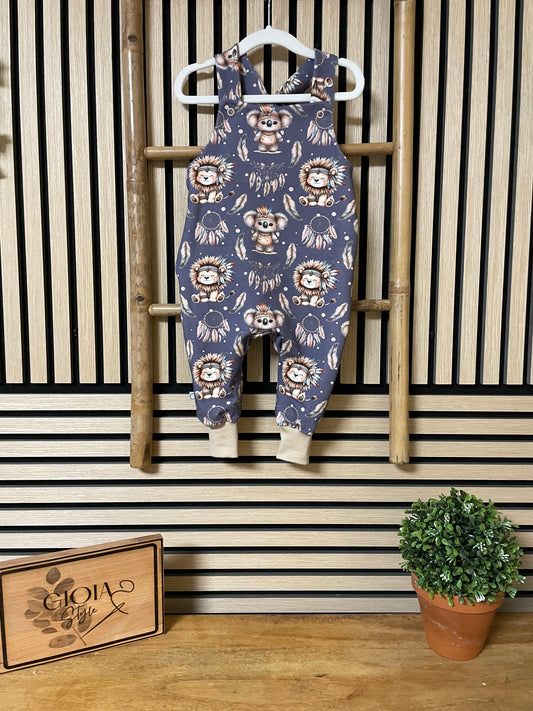 Größe: 80/86 Latzhose "Animal Häuptling"
