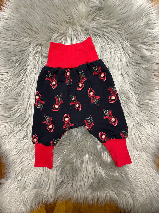 Größe: 62/68 Pumphose Mädchen mit Roten Umhang