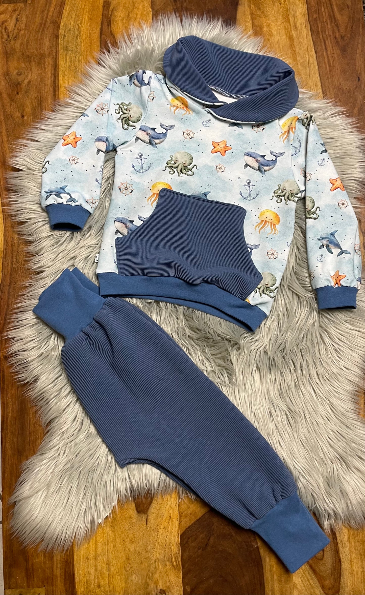 Größe: 98/104 Set aus Pumphose und Pulli