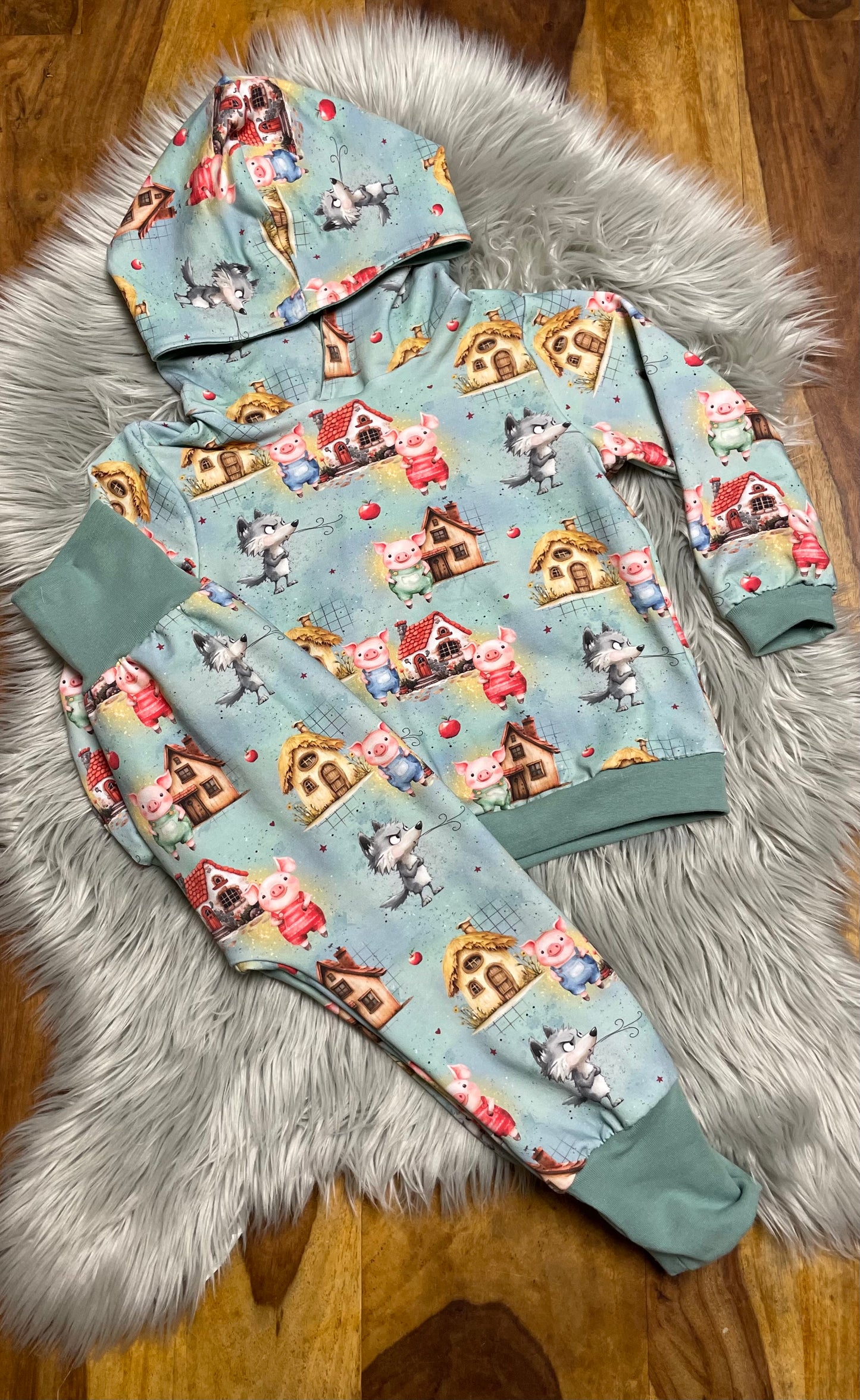Größe: 98/104 Set aus Pulli und Pumphose Wolf + 3 Schafe