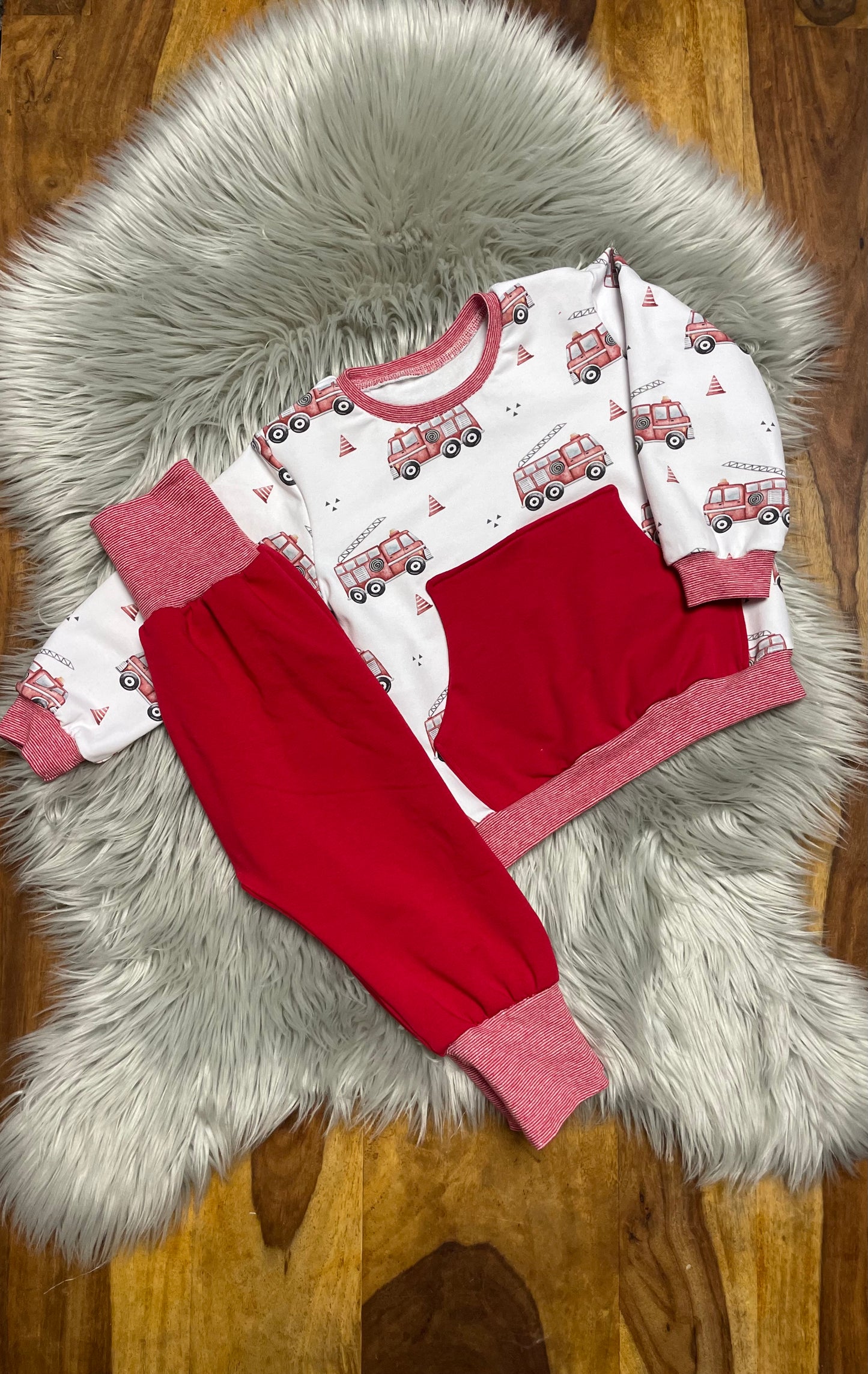 Größe: 86/92 Set aus Pumphose und Pulli Feuerwehr