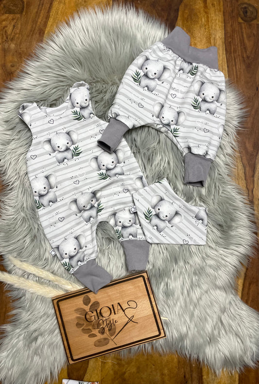 Größe: 50/56 Set aus Strampler, Pumphose und Dreieckstuch