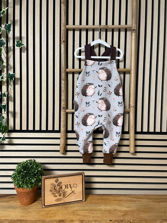 Größe: 92/98 Latzhose "Igel"