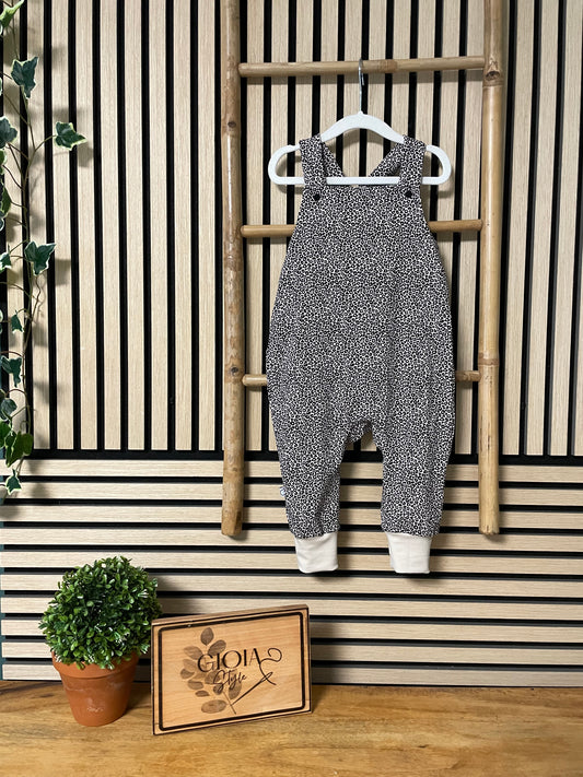 Größe: 92/98 Latzhose "Leopardenmuster"