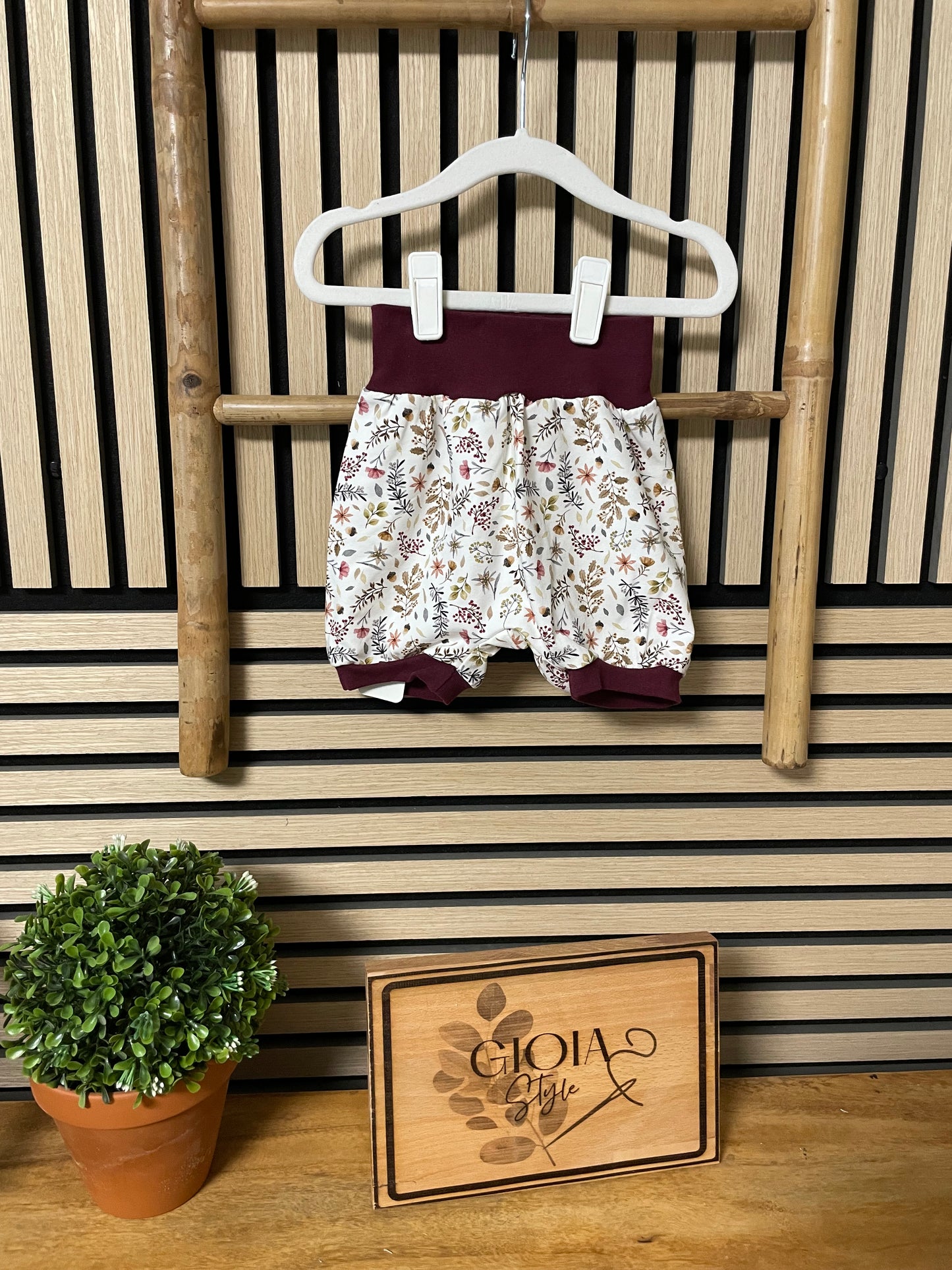 Größe: 80/92 Kurze Pumphose "floral"