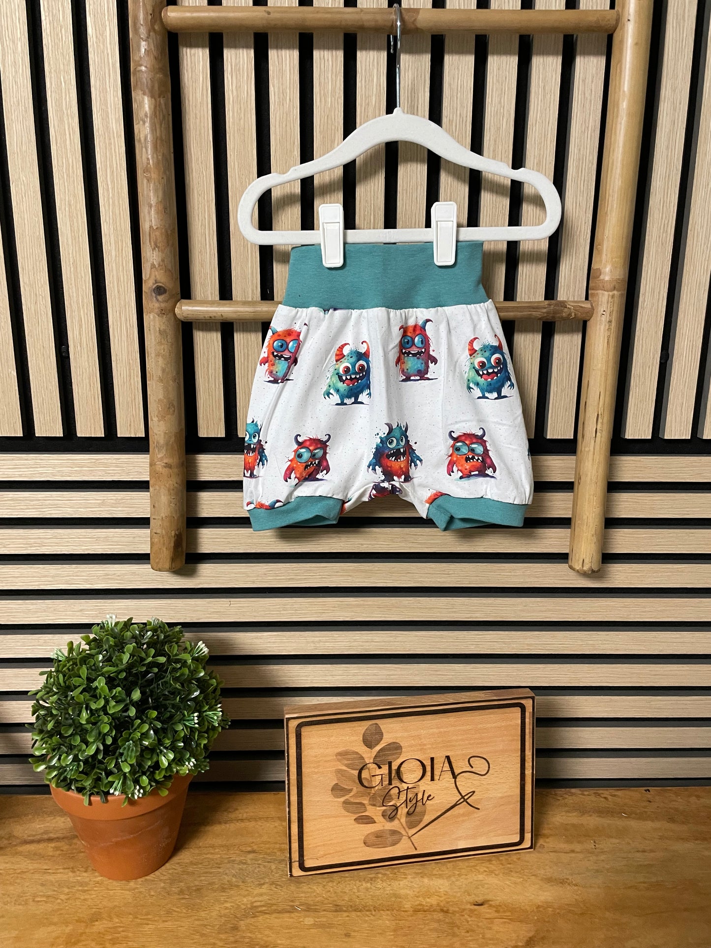 Größe: 80/92 Kurze Pumphose "Monster"