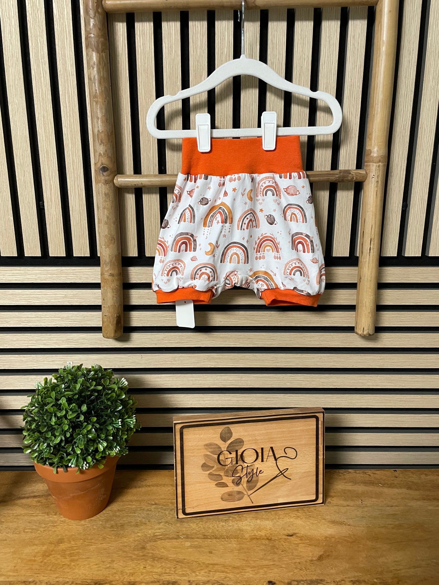 Größe: 80/92 Kurze Pumphose "Rainbow"