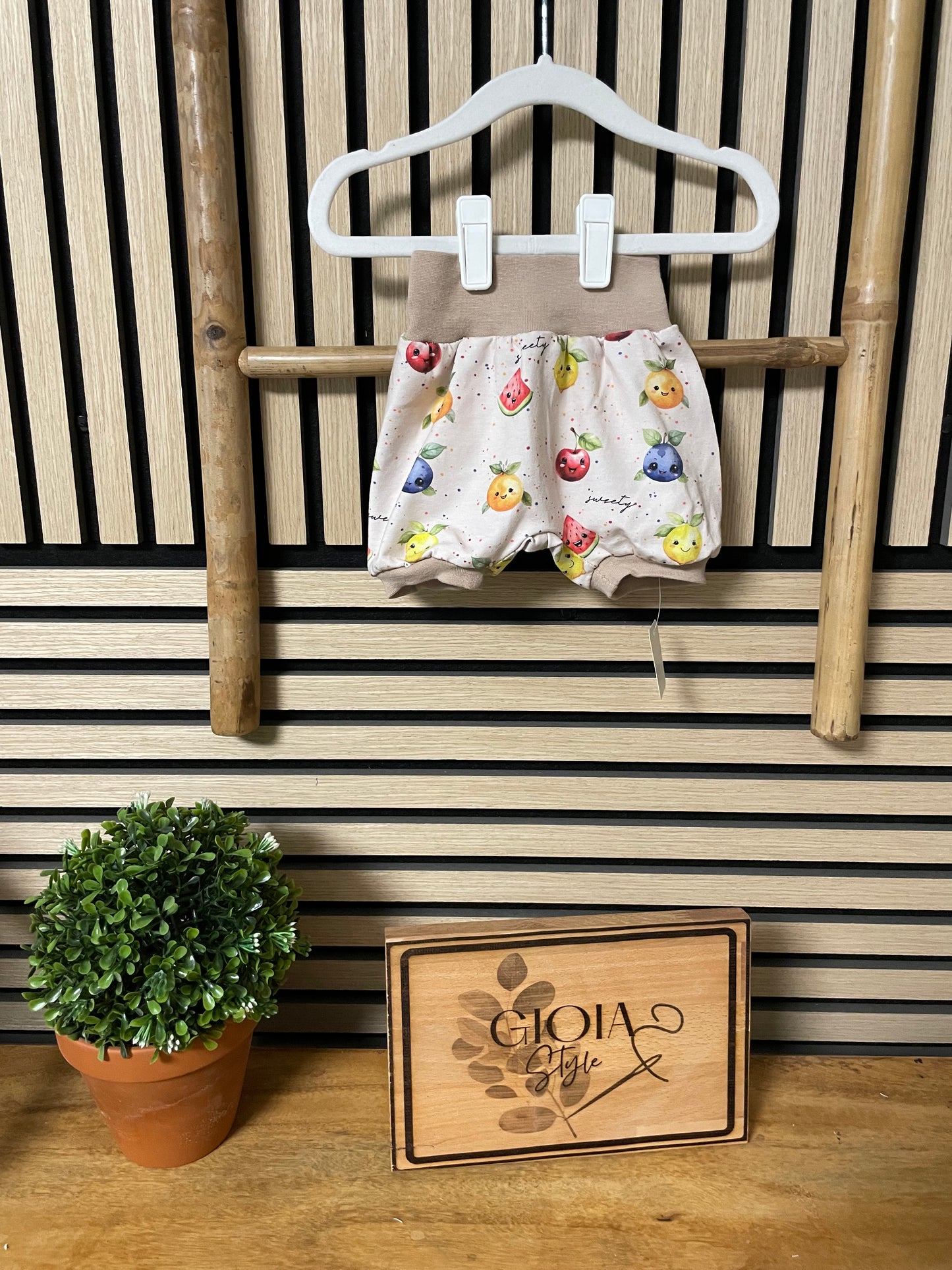 Größe: 56/62 kurze Pumphose Früchte